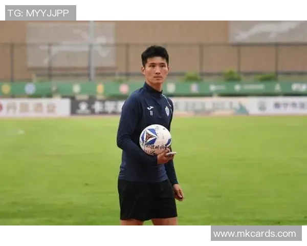 足球明星的坎坷人生谁才是最具传奇色彩的逆境英雄